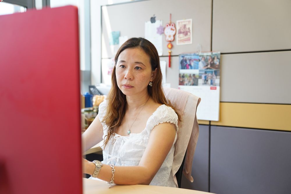 Yvonne Su analysing data on her screen