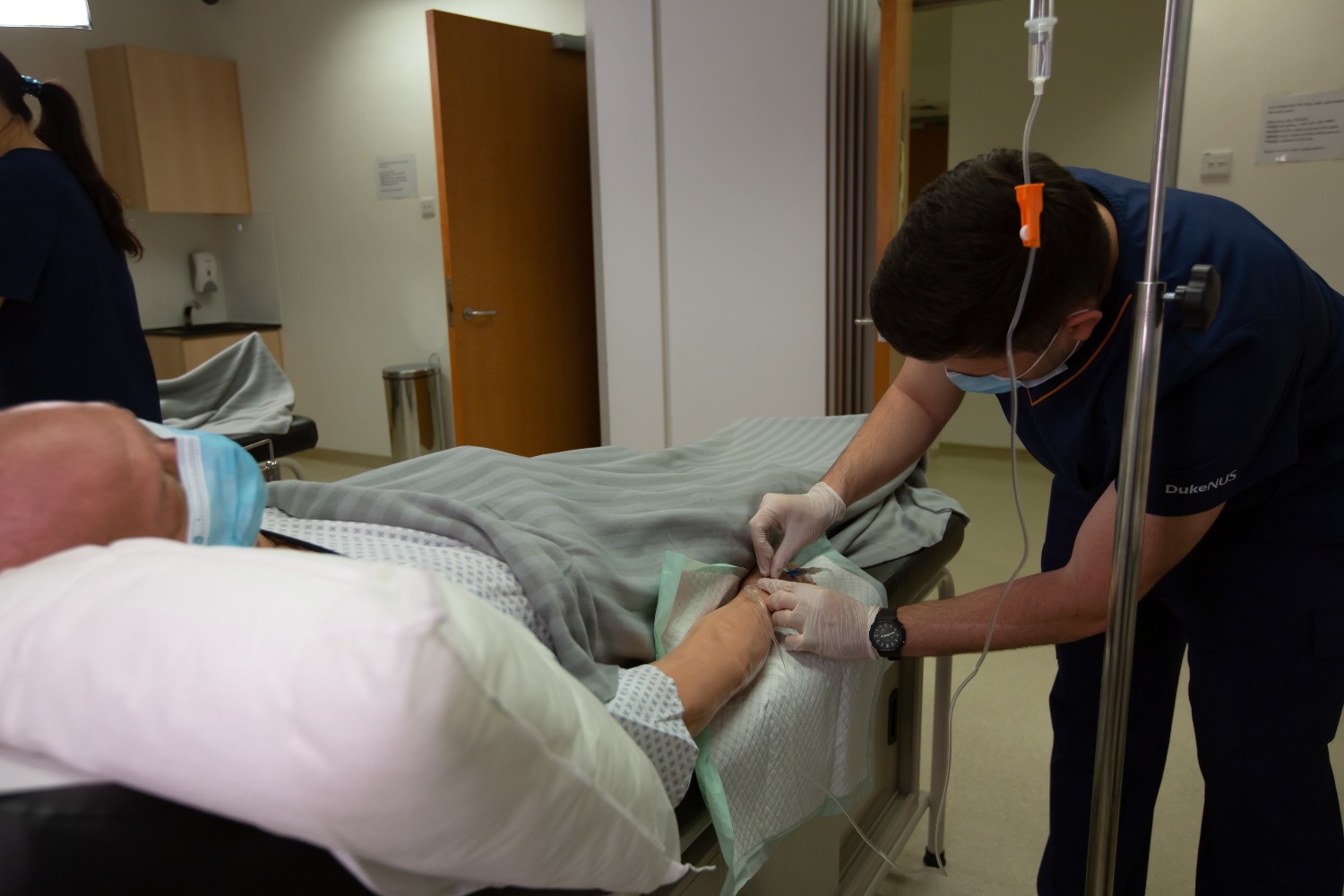Am I human, or am I manikin?: One of the more advanced skills students learn is intravenous (IV) cannulation, a procedure where a thin, flexible tube is inserted into a vein for access. // Credit: Duke-NUS Medical School