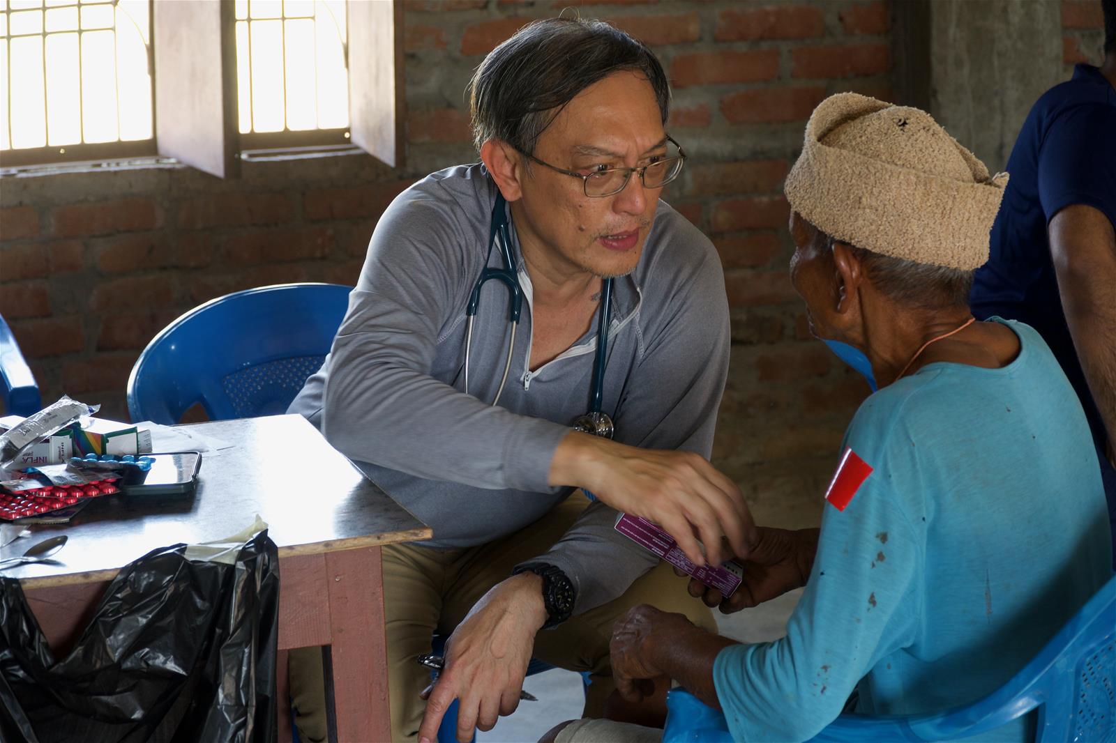 Dr Michael Ong treating one of the villagers of Dang at the medical camp. // Credit: Project DOVE Nepal, Duke-NUS