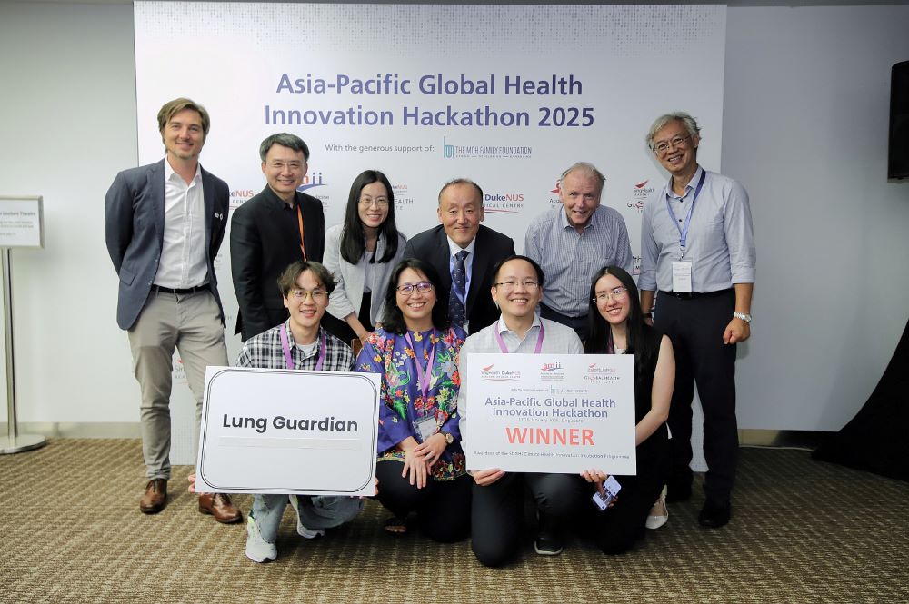 All smiles at the prize presentation ceremony