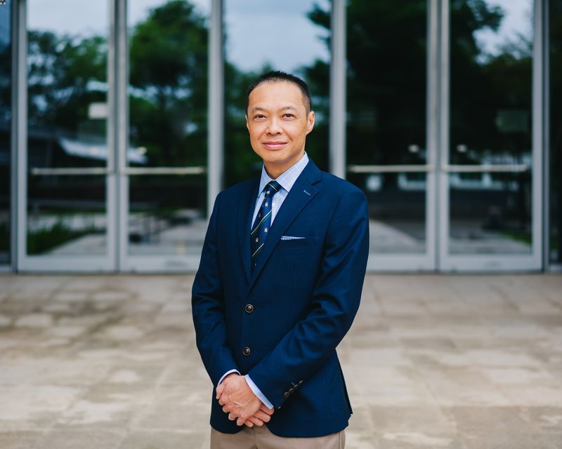 Professor Ooi Eng Eong from Duke-NUS Emerging Infectious Diseases Programme poses for a photo