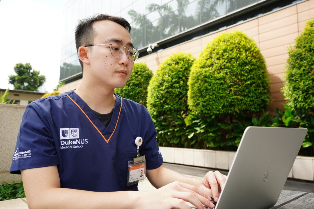 A male Duke-NUS medical student
