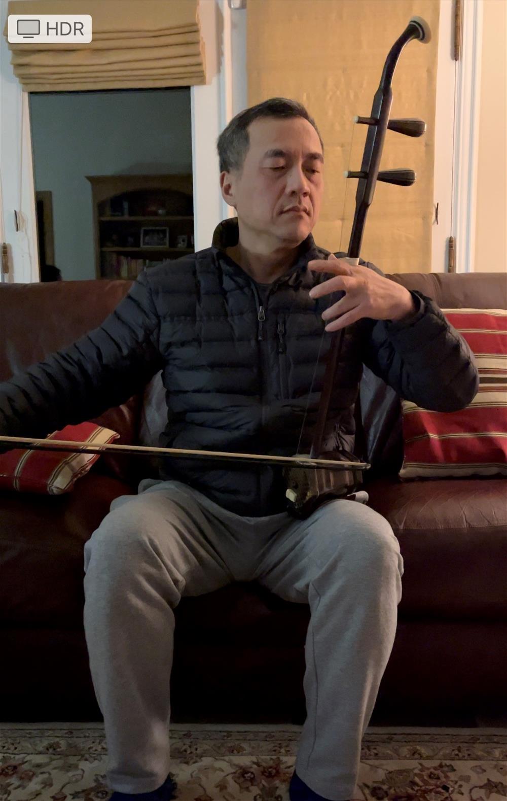 Wang Yibin with erhu